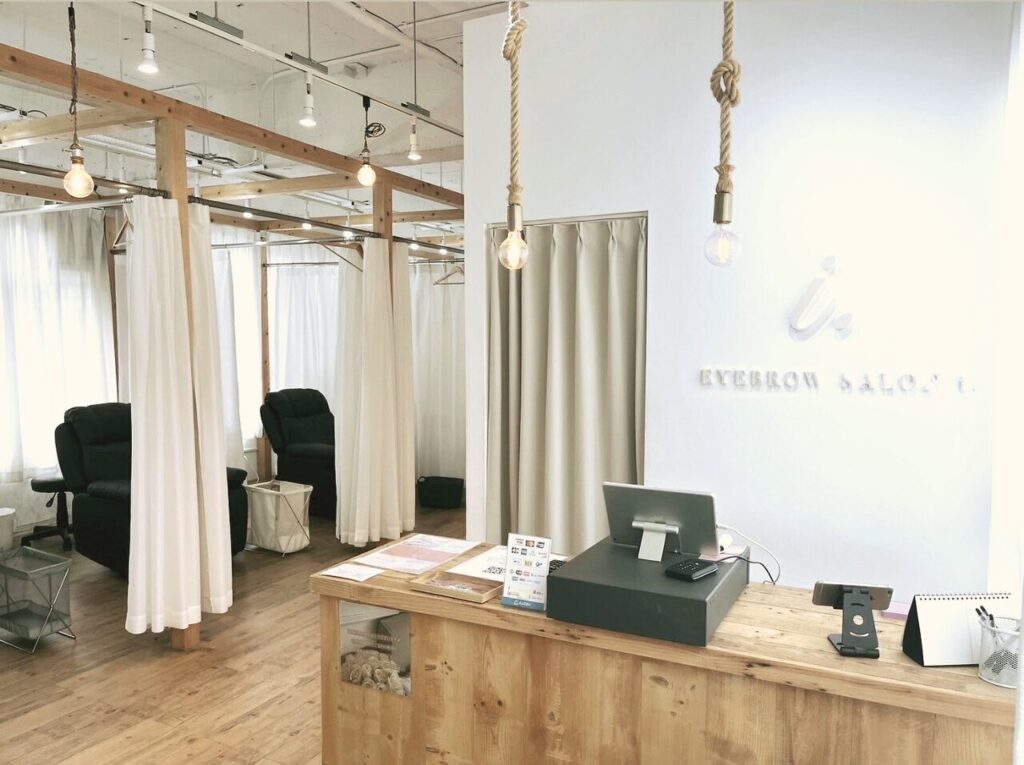 アイブロウサロン i. 梅田茶屋町店の写真(大阪府大阪市北区)