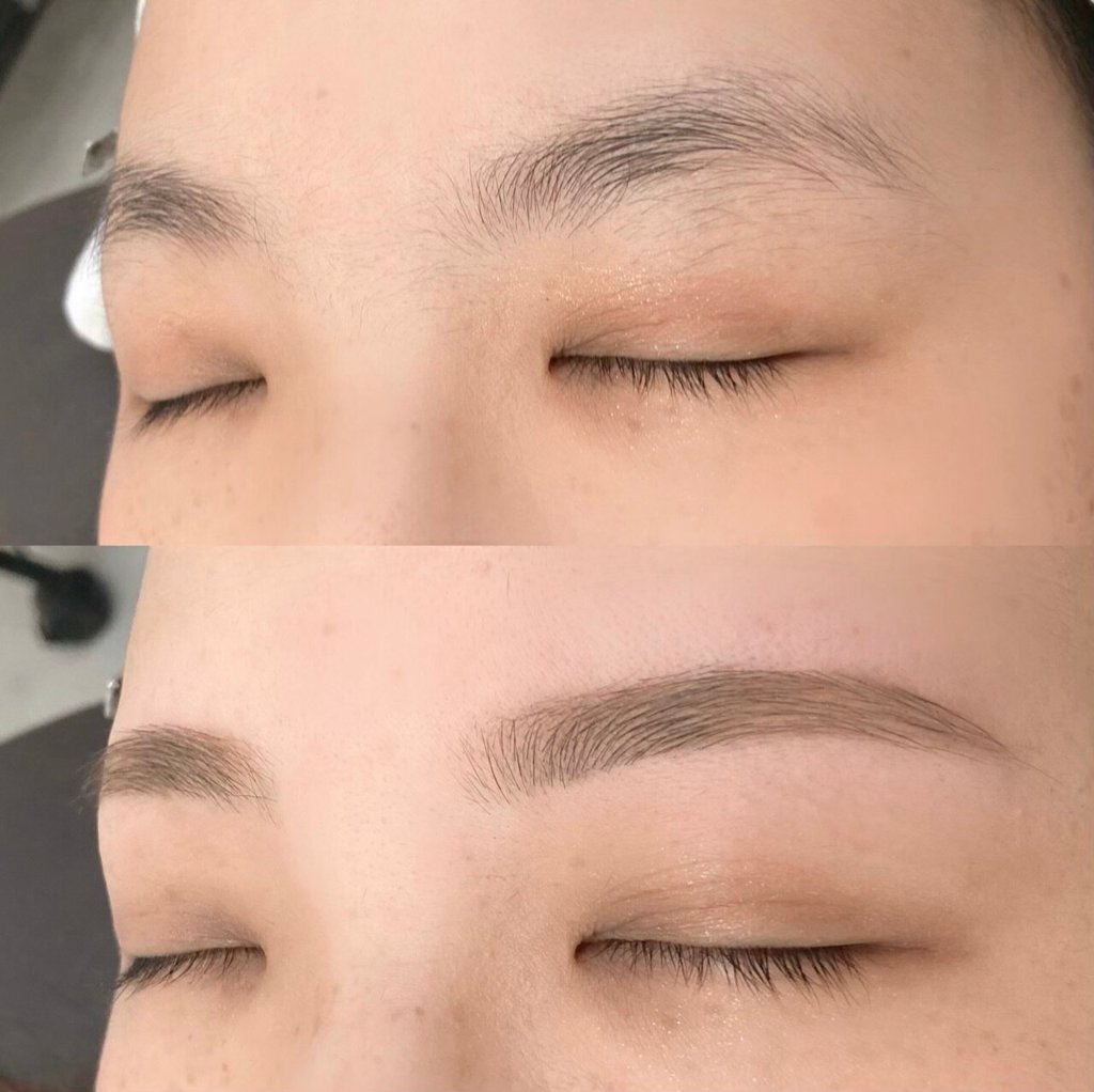目を閉じた目元を上下に並べた写真。上は毛が薄く輪郭がはっきりしない眉、下は形を整えて眉メイクで仕上げた眉
