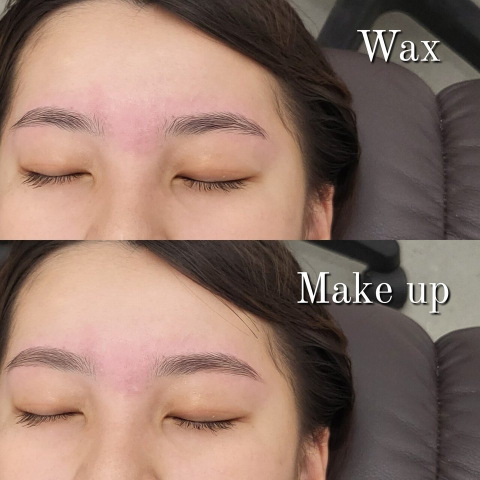 目を閉じた女性の目元を上下に並べた写真。上はワックスで整えた直後(Wax)、下は眉をメイクで仕上げた後(Make up)